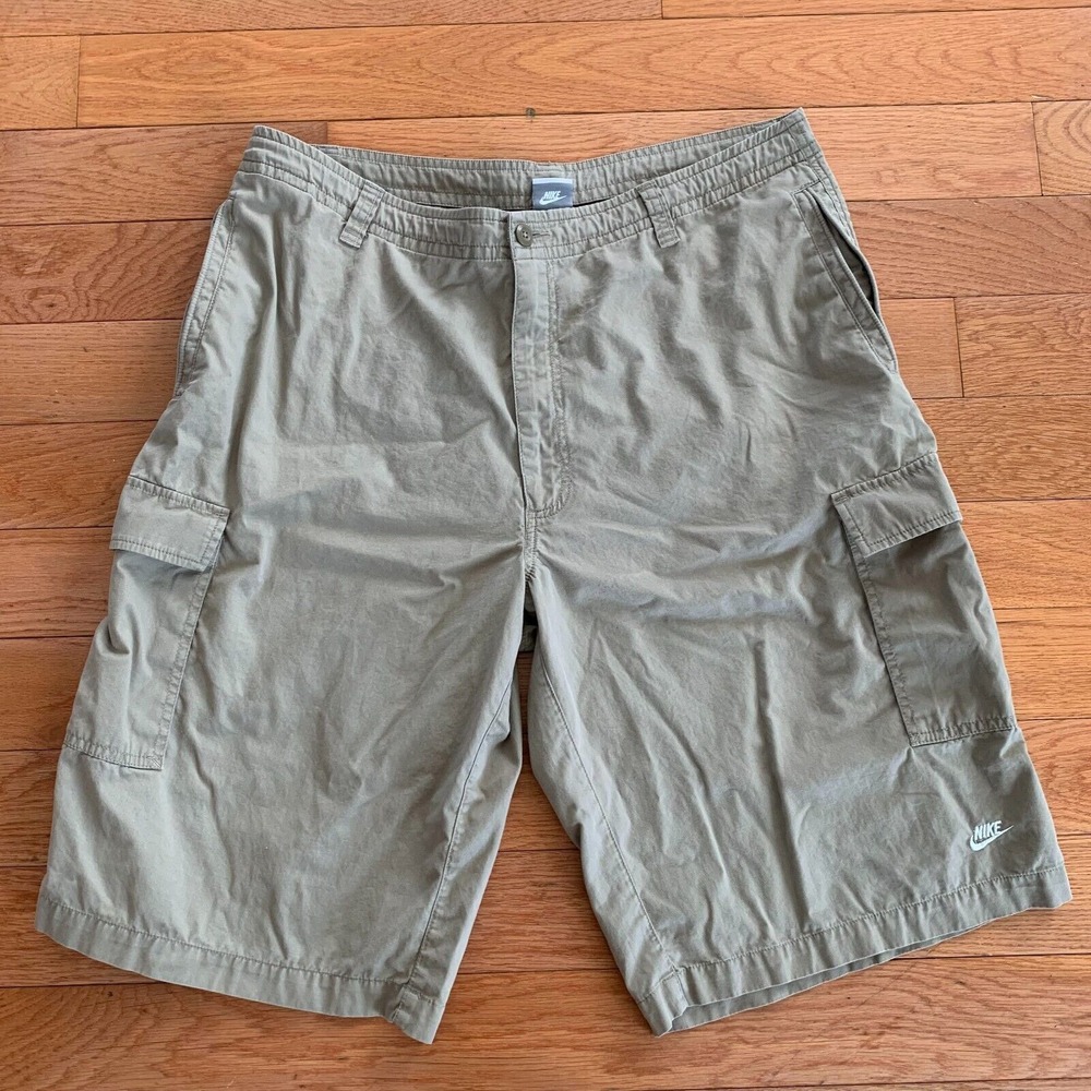 VINTAGE Nike Cargo Shorts Men XL Khaki Outdoor Walk Hike Y2K Retro Pockets‎